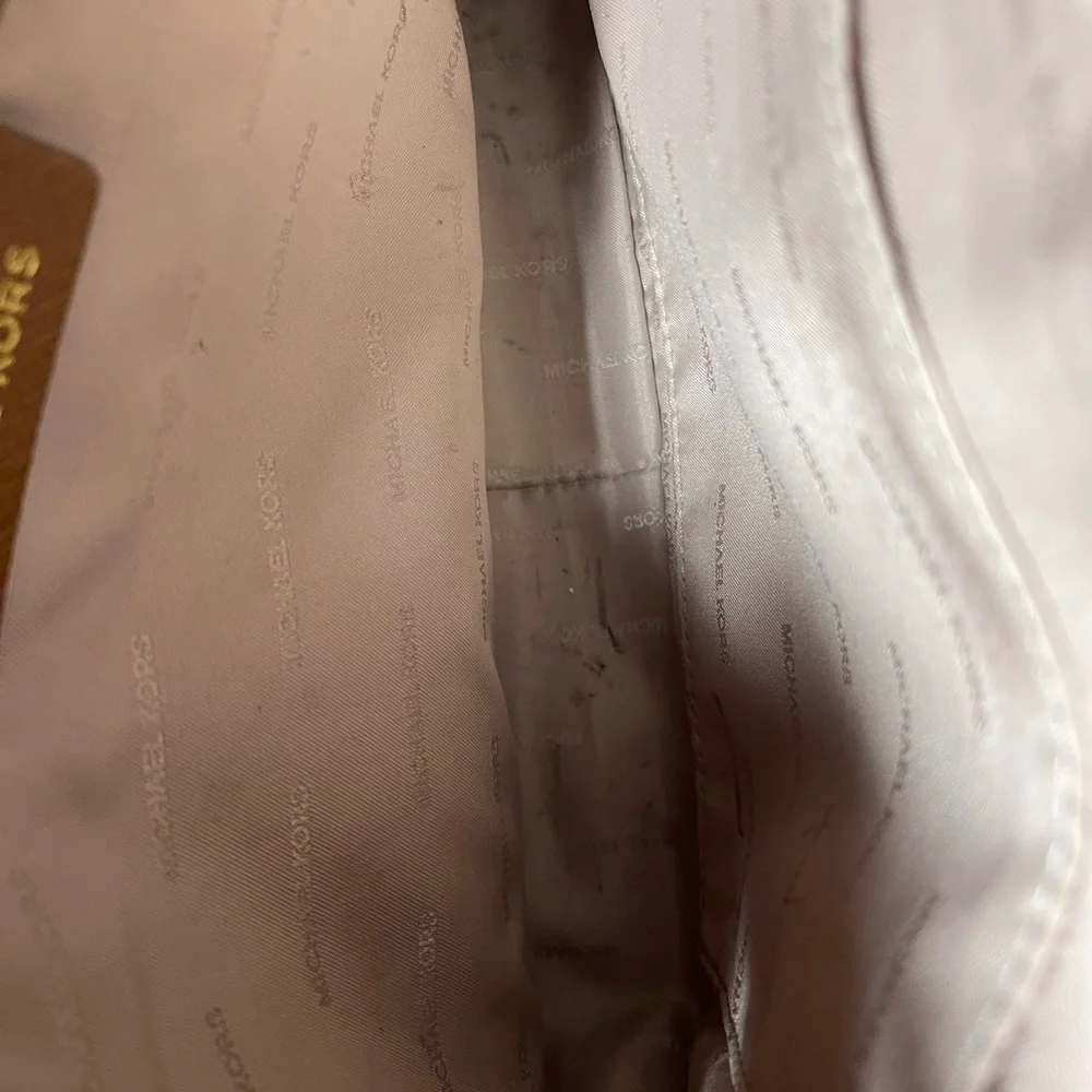 Michael kors crossbody - Picture 2 of 2